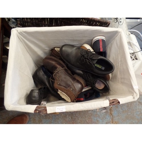 404 - LIDDED WICKER LAUNDRY BASKET, CONTAINING MENS SHOES & BOOTS. SIZE 11. APPEAR LITTLE WEAR.