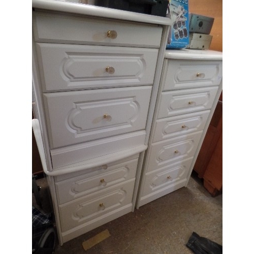 429 - MODERN 5 DRAWER IVORY BEDROOM CHEST WITH GLASS SWIRL HANDLES. ALSO 2 MATCHING BEDSIDES, WITH 2 DRAWE... 