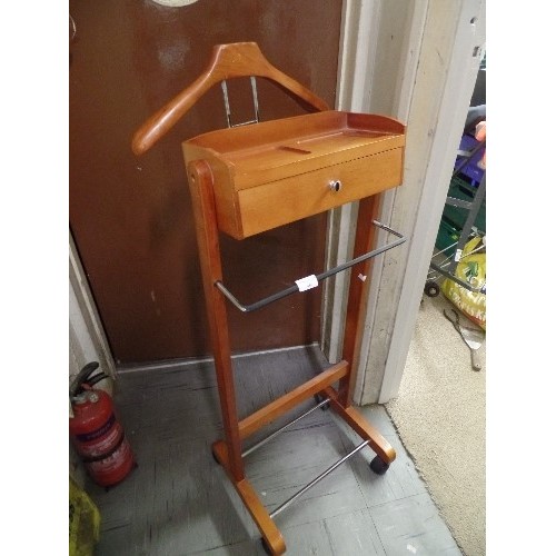 486 - VALET/GENTLEMANS CLOTHES STAND IN WOOD AND CHROME