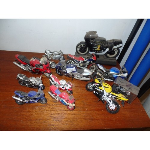 469 - COLLECTION OF LARGE MOTORCYCLE MODELS INCLUDING A CLOCK