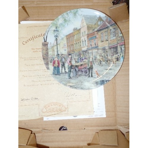 466 - 5 X  COLLECTORS PLATES WITH BOXES -  DAVENPORT 'TIGER CUBS', THE GINGERBREAD SELLER, THE KNIFE GRIND... 