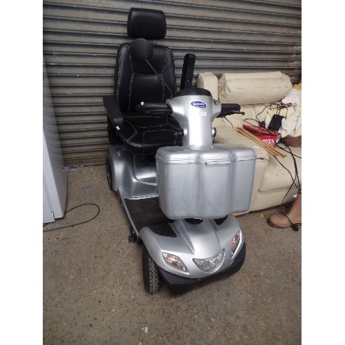 431 - LARGE MODERN INVACARE ORION MOBILITY SCOOTER IN SILVER. WITH FRONT LOCKABLE SHOPPING PANNIER.WITH CH... 