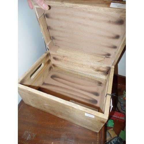 451 - INDIAN WOODEN BOX, WITH INLAID TRIANGLE DETAILED LID. NEW/WT.