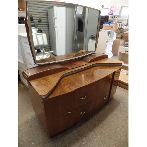 437 - BEAUTIFUL VINTAGE 1950'S HIGH-GLOSS WALNUT VENEER DRESSING TABLE. WITH LARGE MIRROR, MATCHES WARDROB... 