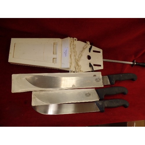 7 - SET OF 4 BUTCHERS KNIVES PLUS STEEL IN BUTCHERS HOLSTER BY VICORINOX MADE IN SWITZERLAND ALMOST NEW