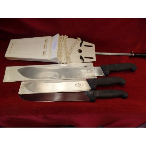 7 - SET OF 4 BUTCHERS KNIVES PLUS STEEL IN BUTCHERS HOLSTER BY VICORINOX MADE IN SWITZERLAND ALMOST NEW