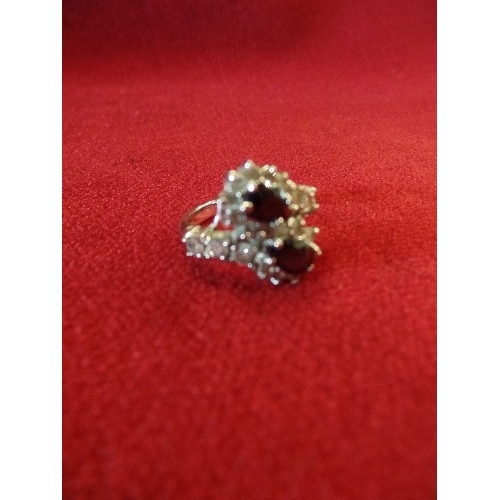 28 - A LOVELY DRESS RING WITH TWO LARGE BLUE STONES AND LOTS OF WHITE ONES