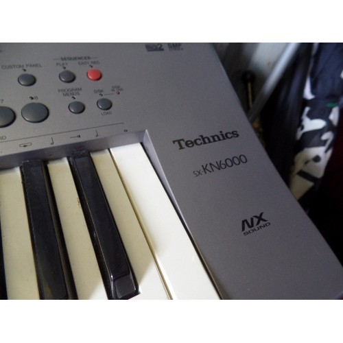 520 - TECHNICS KN6000 ELECTRIC KEYBOARD