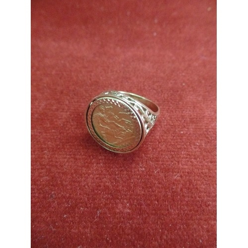 13 - A 1894 HALF SOVEREIGN RING OLD QUEENS HEAD 
 FINE. SIZE U, WEIGHT 9.71gr TOTAL, 22 ct 7.  9ct 2.71 g... 