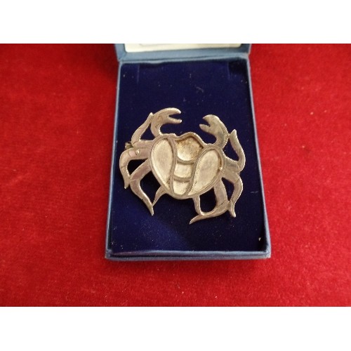 33 - LARGE SOLID SILVER BROOCH 1915 OF A CRAB