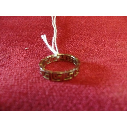 35 - A GREEK DESIGN IN GOLD (TESTED BY TRACY'S JEWELLERY)
NO MAKERS SIZE N WEIGHT 1.77