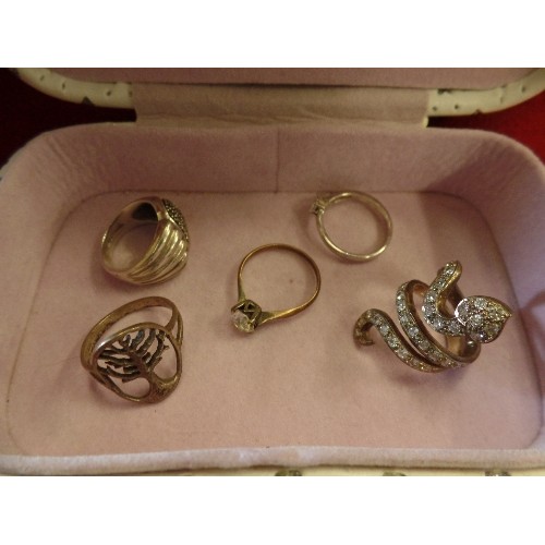 36 - A LOVELY JEWEL BOX WITH 4 SILVER DRESS RINGS 2 INCLUDING STONES PLUS ONE OTHER DRESS RING