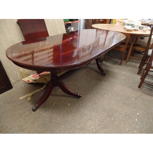 416 - LARGE DINING TABLE IN MAHOGANY EFFECT GLOSS FINISH ON TWO TRI LEGS ON BALL AND CLAW FEET