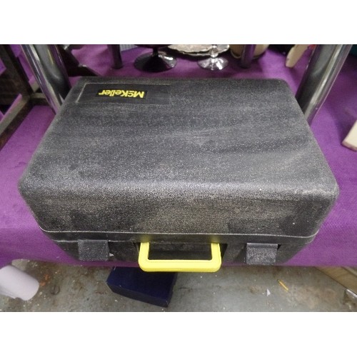 138 - McKELLER ORBITAL SANDER. WITH CASE.