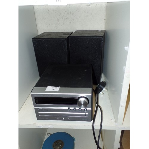 142 - PANASONIC MINI HIFI SYSTEM. SA-PM250. WITH SMALL SPEAKERS.