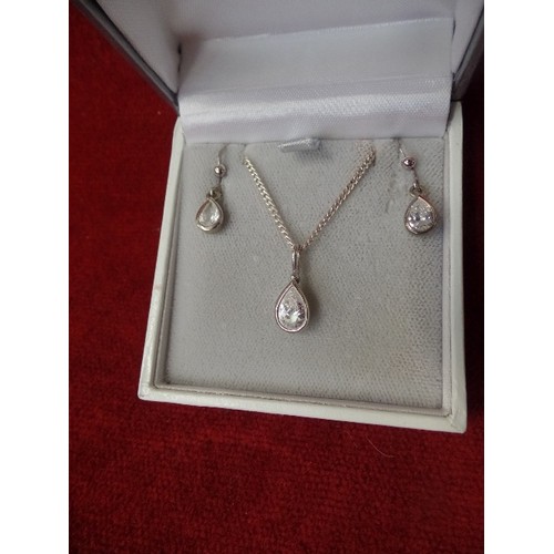 16 - A LOVELY MATCHING SET OF SILVER NECKLACE & PENDANT WITH EARRINGS SETTING FOR WHITE STONES BY KIT-HEA... 