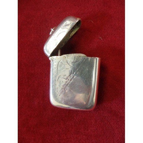 24 - A HEAVILY SILVER PLATED VICTORIAN VESTA CASE