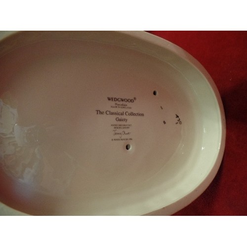 64 - WEDGWOOD BONE CHINA THE CLASSICAL COLLECTION 