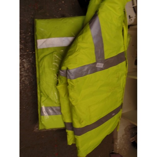 141B - 5 X LARGE SIZE HIGH VIS COATS BY SCOTCHLITE. 4 STILL AS NEW IN PACKAGING