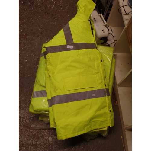 141B - 5 X LARGE SIZE HIGH VIS COATS BY SCOTCHLITE. 4 STILL AS NEW IN PACKAGING