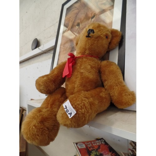 70A - GOOD QUALITY JOINTED TEDDY BEAR WITH TAN PLUSH