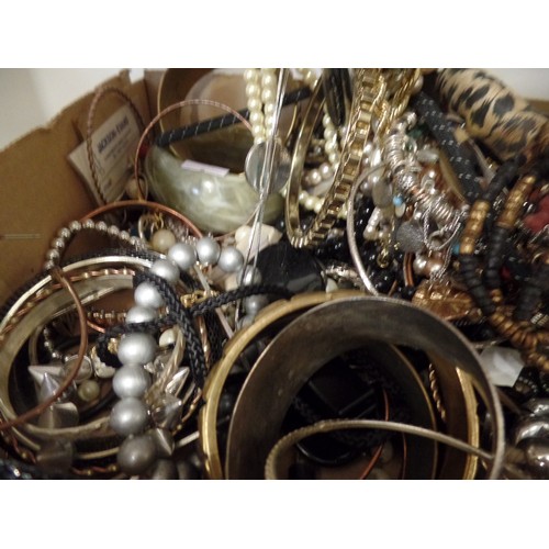 76 - LARGE QUANTITY OF COSTUME JEWELLERY, BANGLES, BEADS, BROOCHES AND RINGS ETC.