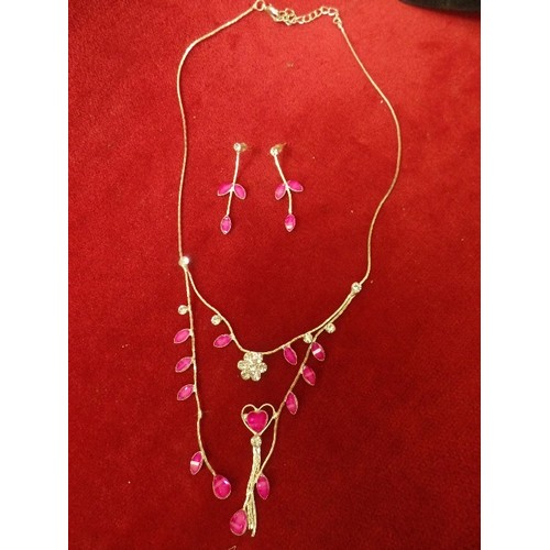 39 - PRETTY SILVER NECKLACE WITH DIAMANTE AND PINK STONES WITH MATCHING EARRINGS AND ANOTHER NECKLACE WIT... 