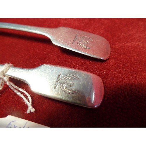 31 - PAIR OF STERLING SILVER FIDDLE PATTERN TEASPOONS, HALLMARKED EXETER 1825, CREST OF A PHOENIX