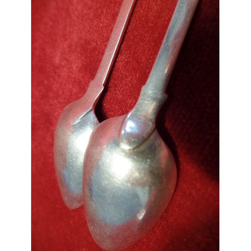 31 - PAIR OF STERLING SILVER FIDDLE PATTERN TEASPOONS, HALLMARKED EXETER 1825, CREST OF A PHOENIX