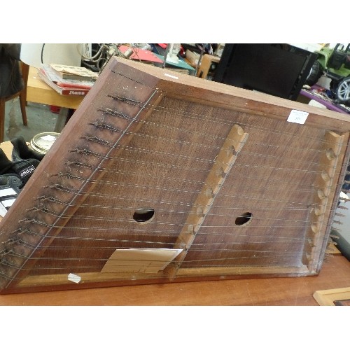 VINTAGE WOODEN 32 STRING MUSICAL ZITHER. STRINGS INTACT. SOUNDS LOVELY.