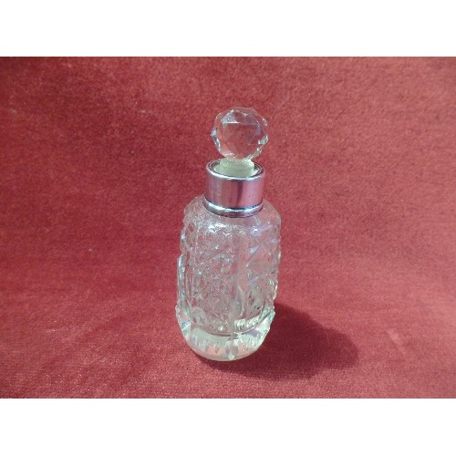 17 - EDWARDIAN CUT GLASS SCENT BOTTLE WITH SILVER COLLAR - BIRM HALLMARK - 10CM H