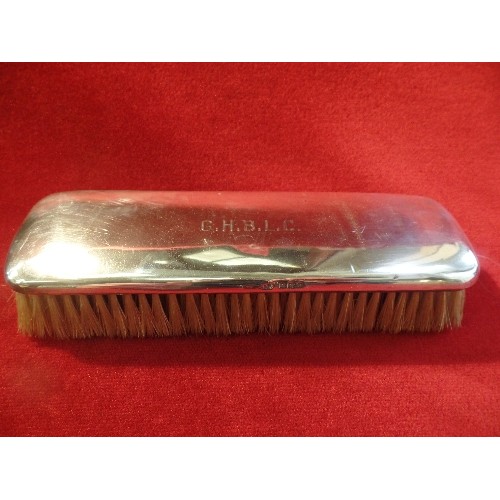 18 - SILVER BACKED HAIR BRUSH, CLOTHES BRUSH AND COMB IN A FITTED LEATHER CASE - BRUSHES BIRM 1912 (SAMUE... 