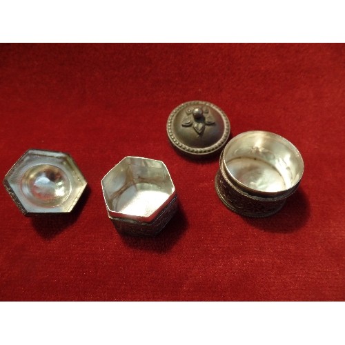 21 - FOUR VINTAGE 800 SILVER MIDDLE EASTERN PILL BOXES ENGRAVED WITH LEAF & FLOWER DESIGNS - ALSO A SMALL... 