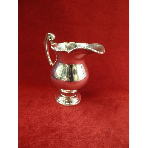 35E - A HEAVY STERLING SILVER CREAM JUG, IN THE GEORGIAN STYLE, HALLMARKED LONDON 1910, WAKELY & WHEELER -... 