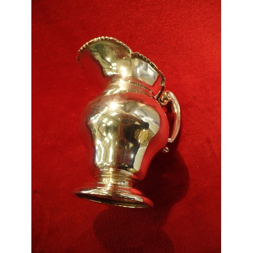 35E - A HEAVY STERLING SILVER CREAM JUG, IN THE GEORGIAN STYLE, HALLMARKED LONDON 1910, WAKELY & WHEELER -... 