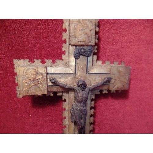 16 - A BEAUTIFUL QUALITY ANTIQUE JERUSALEM CRUCIFIX MADE OF OLIVE WOOD AND MOTHER OF PEARL WITH THE FIGUR... 