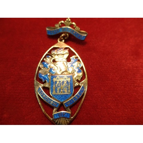 45 - STERLING SILVER MAYORAL MEDAL FOR THE BOROUGH OF WISBECH - FINELY MADE IN SILVER GILT WITH BLUE ENAM... 