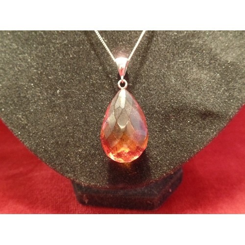 58 - A BEAUTIFUL BALTIC FACETED PEAR DROP NATURAL AMBER PENDANT WITH ORGANIC INCLUSIONS ON A 925 SILVER C... 