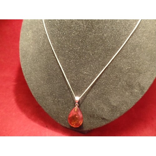 58 - A BEAUTIFUL BALTIC FACETED PEAR DROP NATURAL AMBER PENDANT WITH ORGANIC INCLUSIONS ON A 925 SILVER C... 