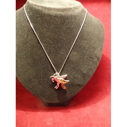 59 - A BEAUTIFUL STERLING SILVER AND AMBER PEGASUS HORSE PENDANT ON A SILVER CHAIN - ALL MARKED 925 - CHA... 