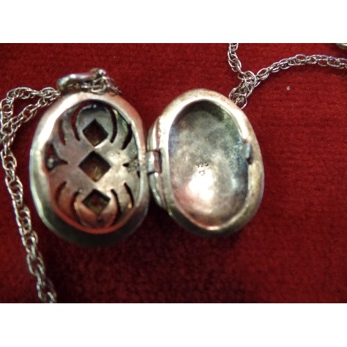 62 - A GOOD SELECTION OF ANTIQUE AND CONTEMPORARY SILVER JEWELLERY INCLUDING A VICTORIAN DOUBLE HEART AND... 