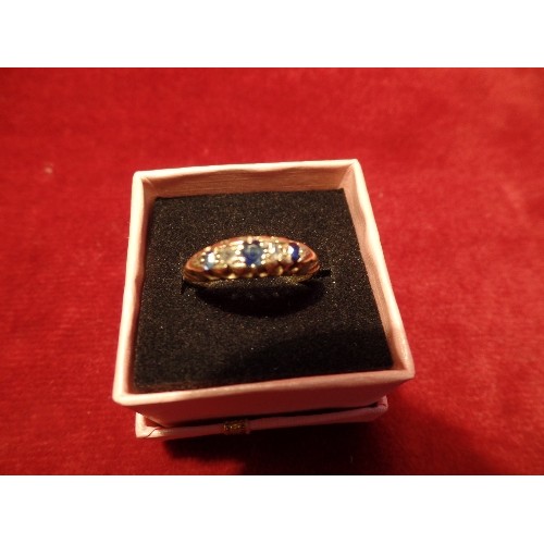 69 - AN ANTIQUE 18CT GOLD RING SET WITH THREE GRADUATED SAPPHIRES AND DIAMONDS - 2.7 GRAMS