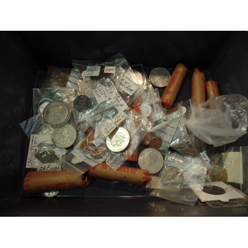 82 - TUB OF MIXED COINS, BRITISH AND FOREIGN, SOME SILVER. INCLUDES WILLIAM & MARY HALFPENNY 1694, GEO II... 