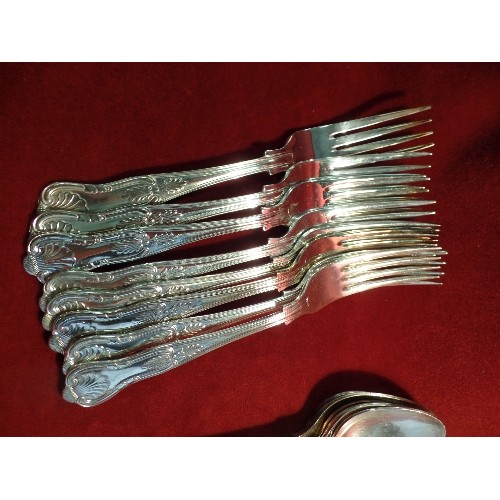 92 - GOOD SET OF VINERS SILVER PLATED KING'S PATTERN CUTLERY INCLUDING 6 X DINNER KNIVES, 6 X TEA KNIVES,... 