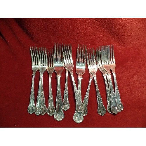 92 - GOOD SET OF VINERS SILVER PLATED KING'S PATTERN CUTLERY INCLUDING 6 X DINNER KNIVES, 6 X TEA KNIVES,... 