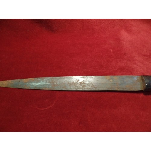 97 - A CIRCA 1930'S NIGERIAN ARM DAGGER WITH LEATHER COVERED HILT AND SCABBARD. PLAITED, TOOLED AND PAINT... 