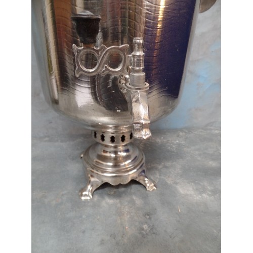 112 - A LARGE VINTAGE CHROME PLATED SAMOVAR WITH TAP, BAKELITE HANDLES AND KNOBS