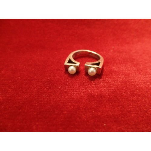 69E - SILVER AND PEARL MODERNIST DESIGNER RING 1972 ART DECO STYLE SIZE M WEIGHT 7.95gr