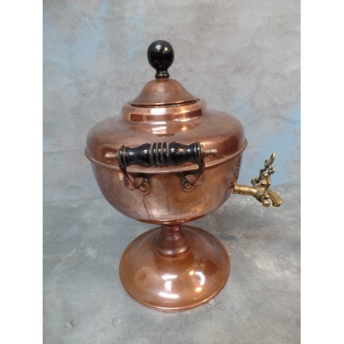 112A - AN EARLY 20TH CENTURY COPPER SAMOVAR TEA URN WITH BAKELITE HANDLES AND BRASS TAP - GOOD CONDITION - ... 