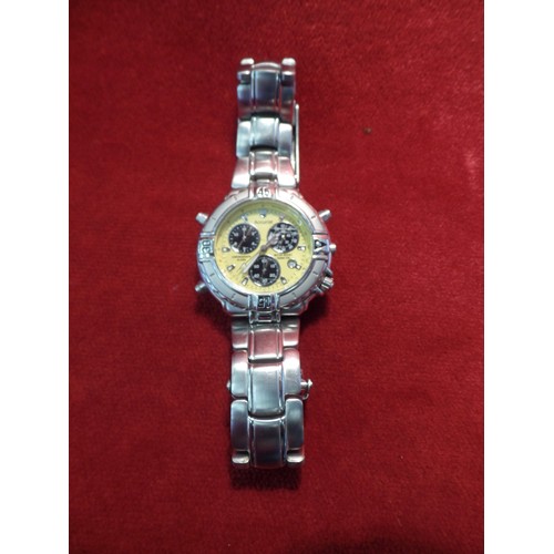 60C - AN ACCURIST DIVERS 100M CHRONOGRAPH QUARTZ WATCH , LUMINOUS YELLOW DIAL WITH BLACK SUBSIDIARY DIALS.... 